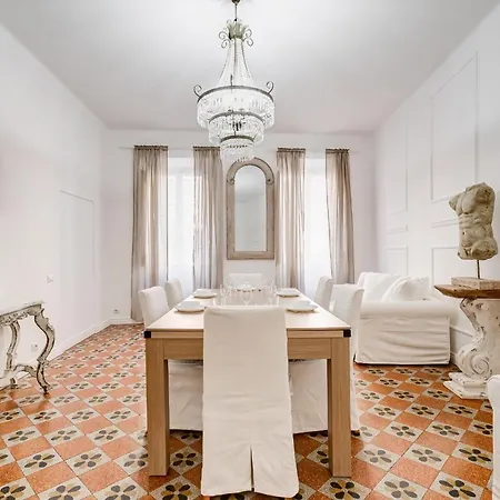 Daire Spanish Square - Romedreamhome