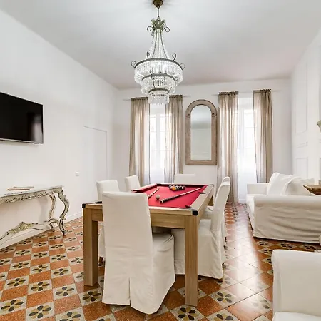 Daire Spanish Square - Romedreamhome