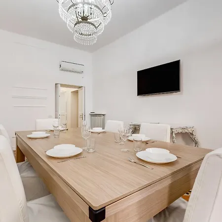 Daire Spanish Square - Romedreamhome *