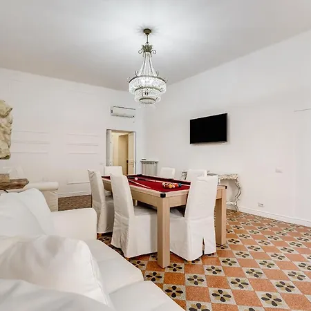 Spanish Square - Romedreamhome Apartman